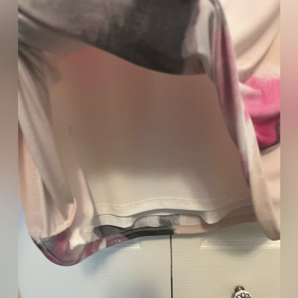 DKNY sleeveless top. With built in shoulder pads. Size XL - Picture 5 of 5